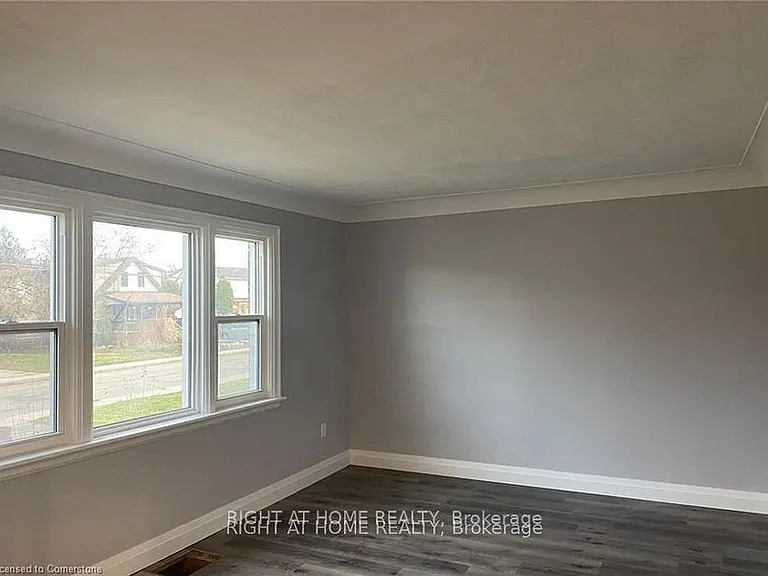 84 Ewen Rd — Photo 2
