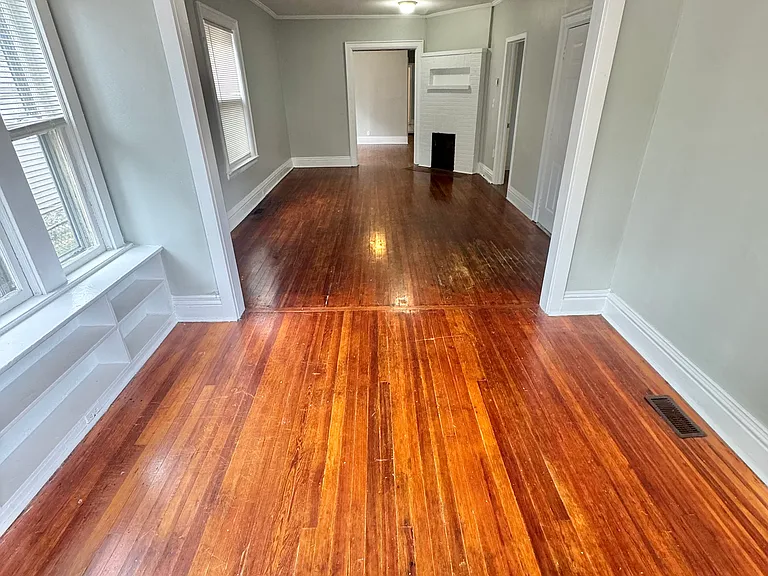 429 Parkdale Ave #LOWER — Photo 2
