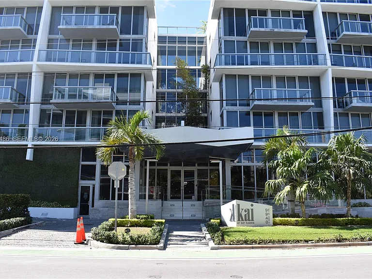 9940 W Bay Harbor Dr #6D — Photo 1