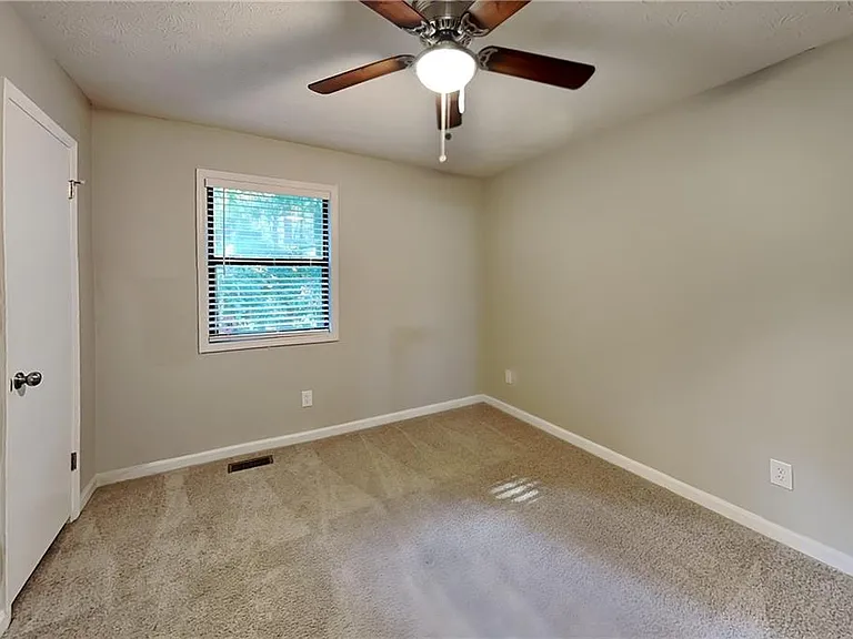4094 Maxanne Dr NW — Photo 15
