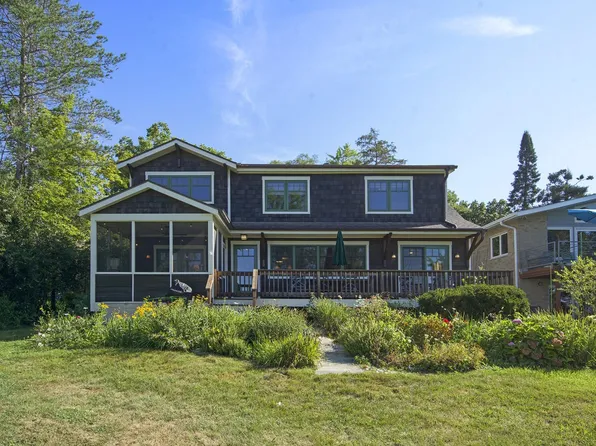 6218 Cowell Rd, Brighton, MI 48116