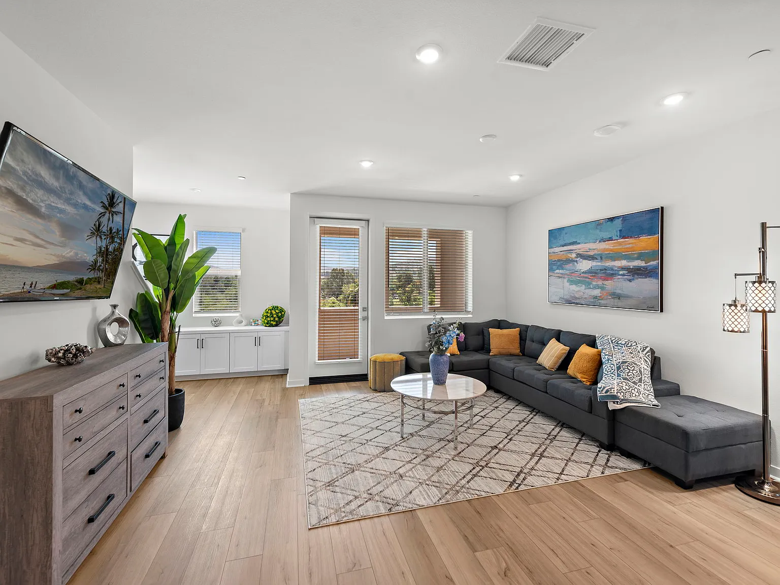 4 bed, 1779 sqft, $9,250 — Photo 1
