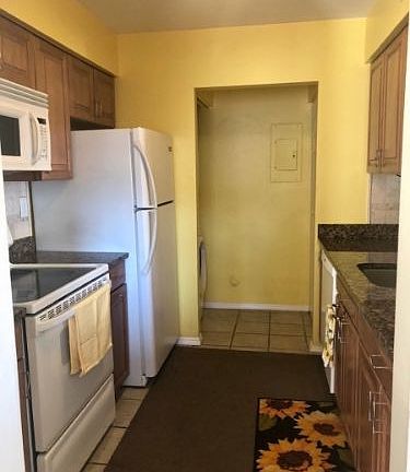 4th image of 33 Almond Dr