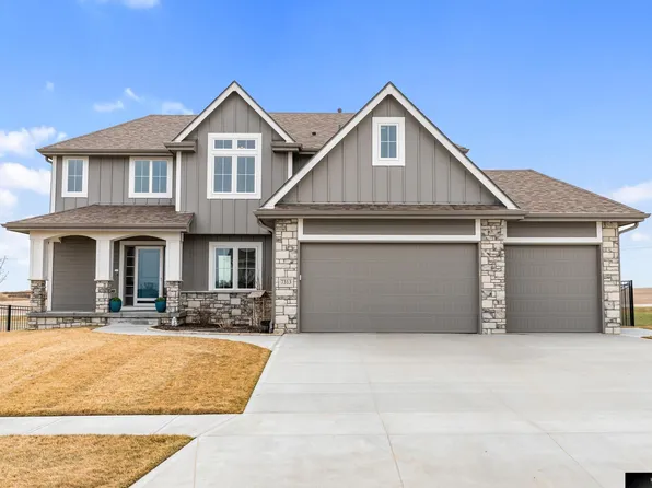 7313 Swallowtail St, Omaha, NE 68046