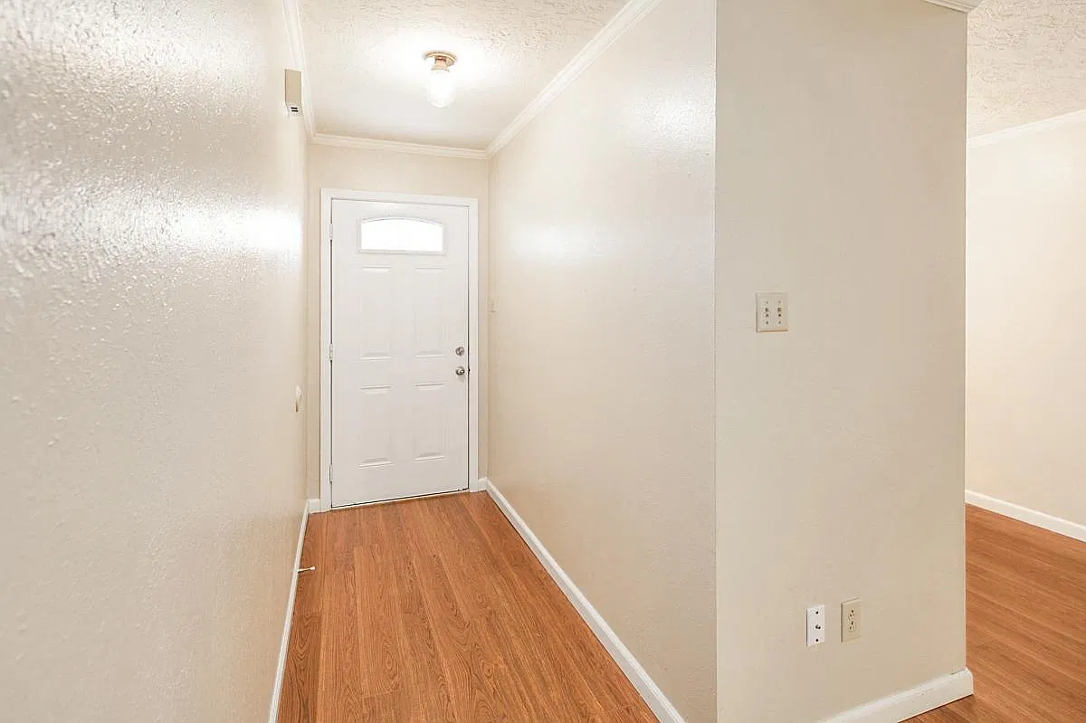 4 bed, 1124 sqft, $2,600 — Photo 4