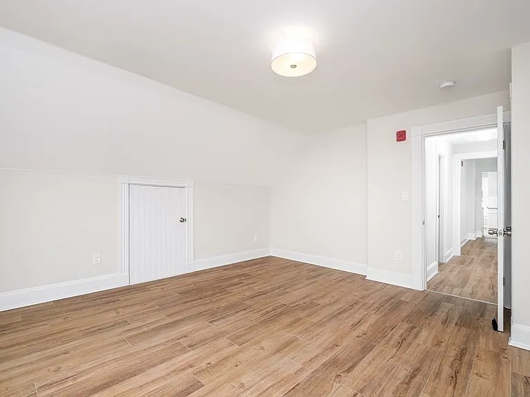 39 Perry St #3 — Photo 4