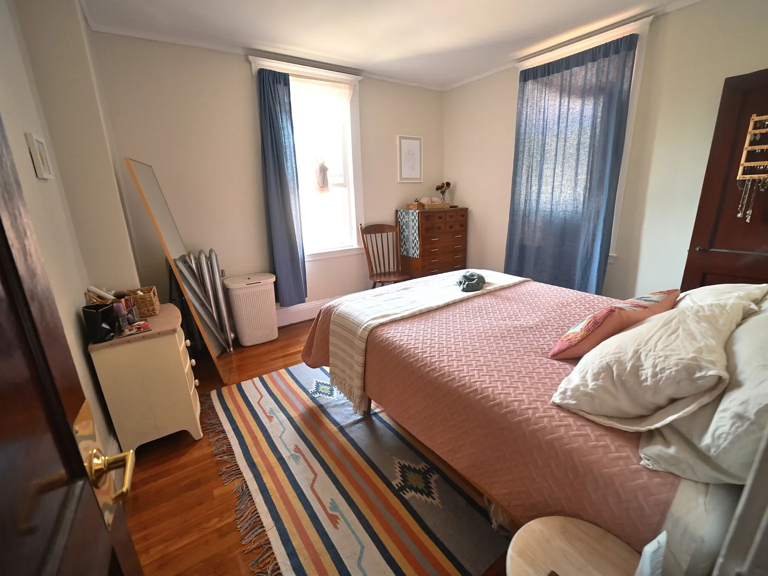 1 bed, 1.0 bath, $2,400 — Photo 3