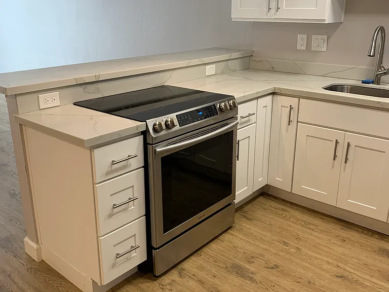 520 Elm Street Apts — Photo 16