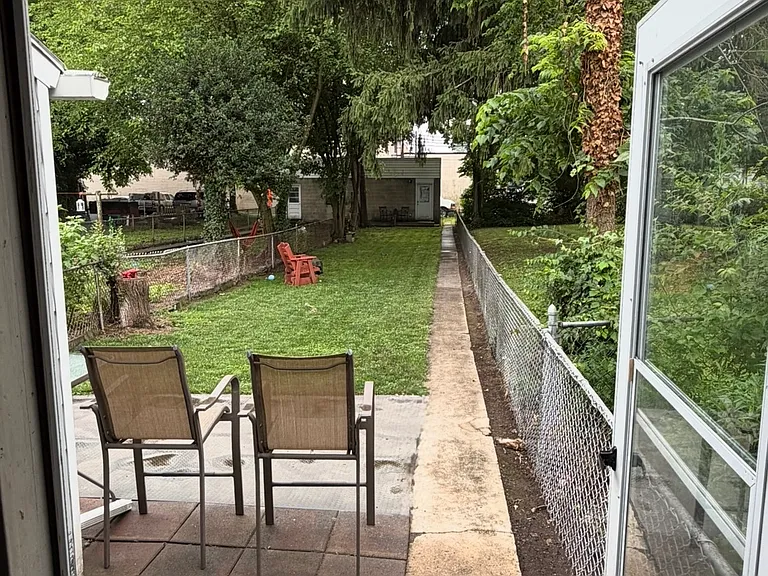 252 E Louther St — Photo 3