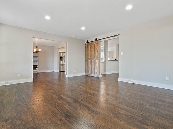 4th image of 5630 Chadwick Ct