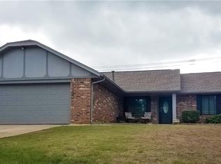 121 Czech Hall Pl, Yukon, OK 73099