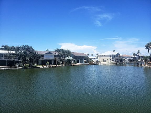 5th image of 15 Blue Heron Dr