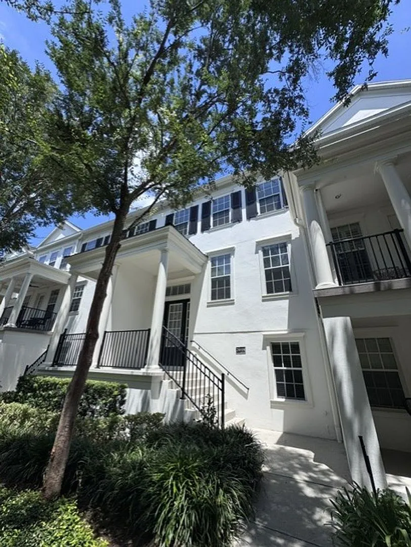 3/3.5 tri-level townhome in Baldwin Park! — Photo 1