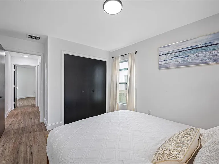 3717 E Clifton St — Photo 43