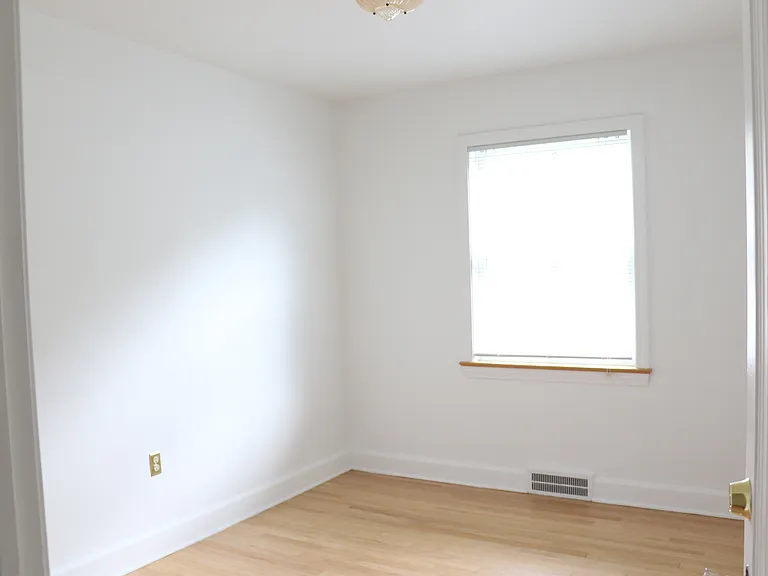 221 Green Ave #LWR — Photo 10
