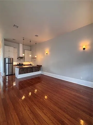 3 bed, 2.0 bath, 1125 sqft, $2,199 — Photo 3