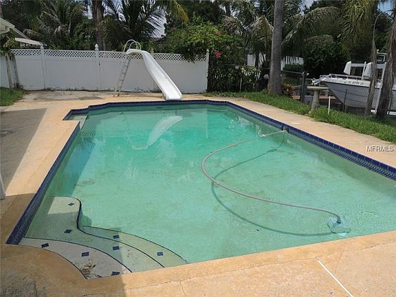 3rd image of 3512 Beach Dr SE