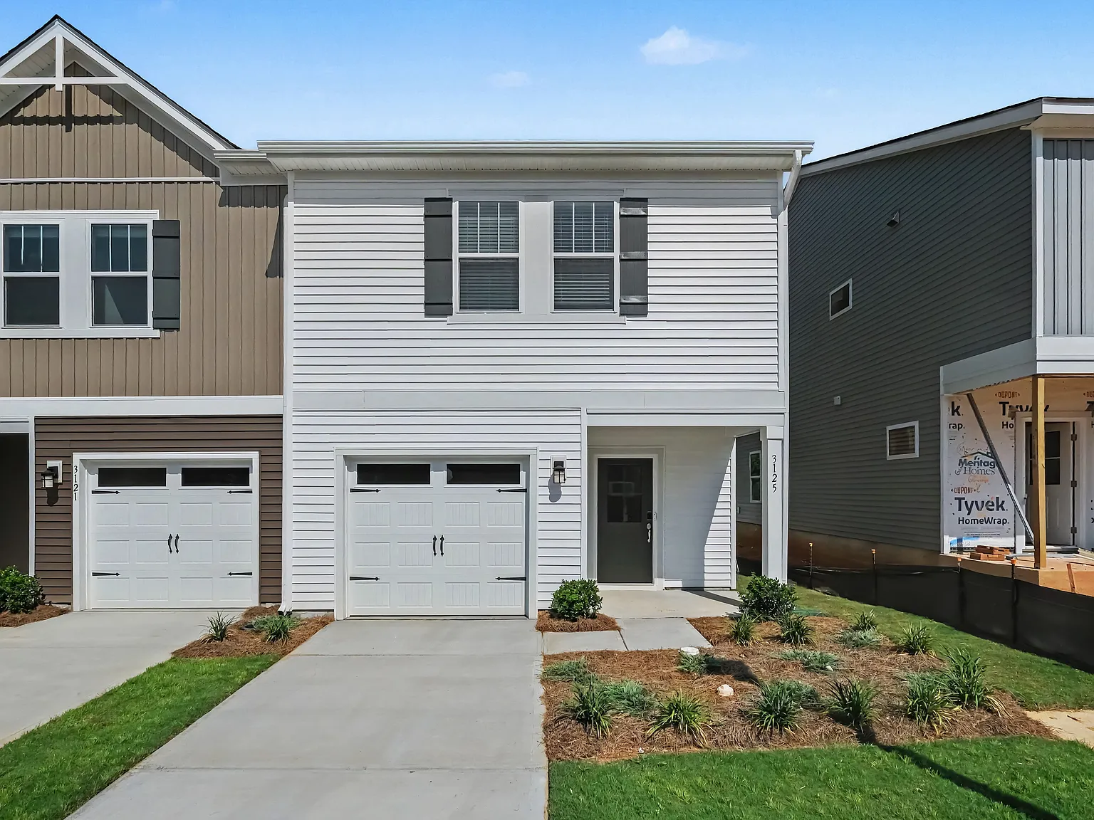 3 bed, 2.5 bath, 1556 sqft, $1,920 — Photo 1