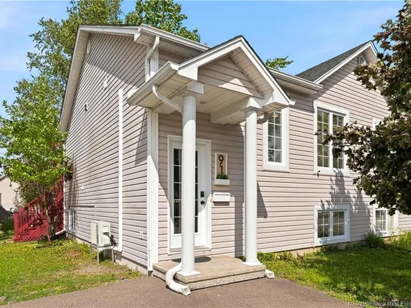 91 Mount Pleasant Rd, Moncton, NB E1G 5J3