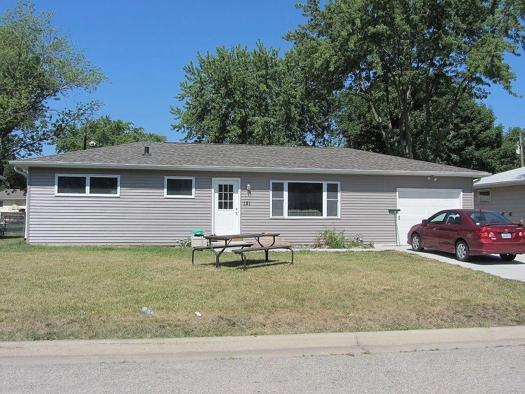 3 bed, 980 sqft, $1,400 — Photo 1