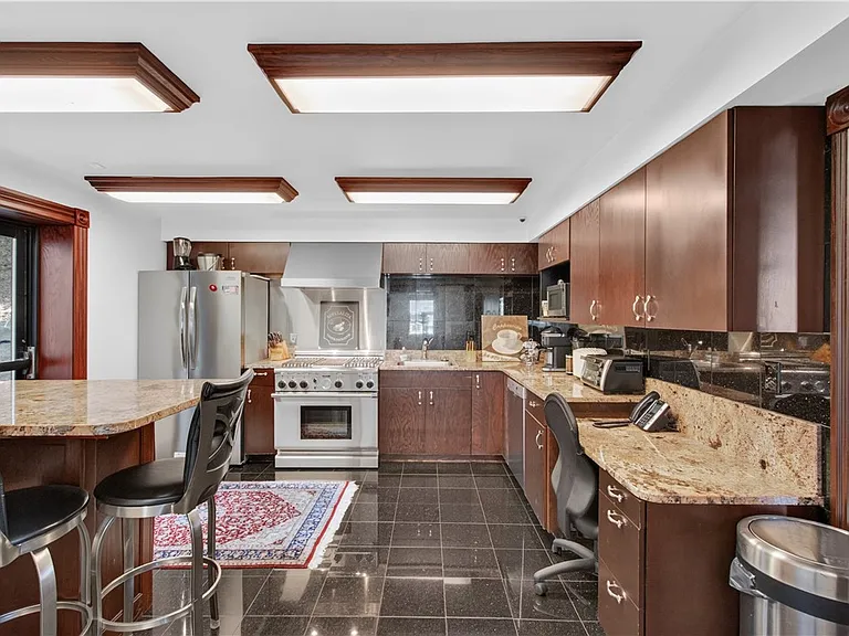 7240 McKnight Rd — Photo 28