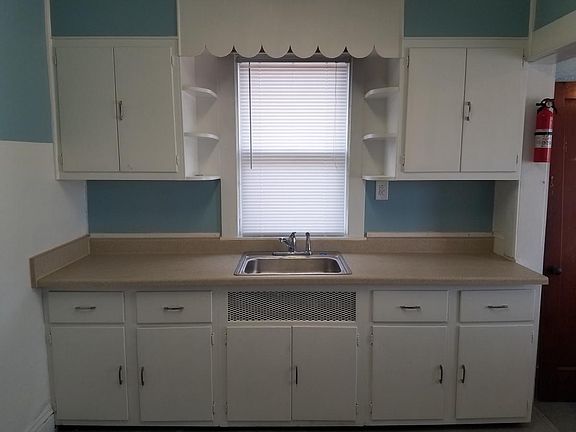 3rd image of 27 E Hillcrest Ave