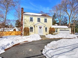 1 Massasoit Ave, Barrington, RI 02806