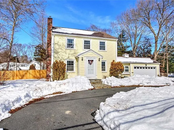 1 Massasoit Ave, Barrington, RI 02806