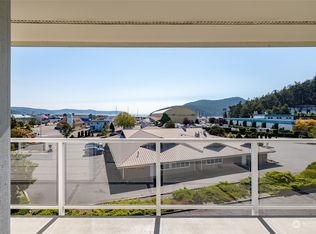 1800 Skyline Way APT 302, Anacortes, WA