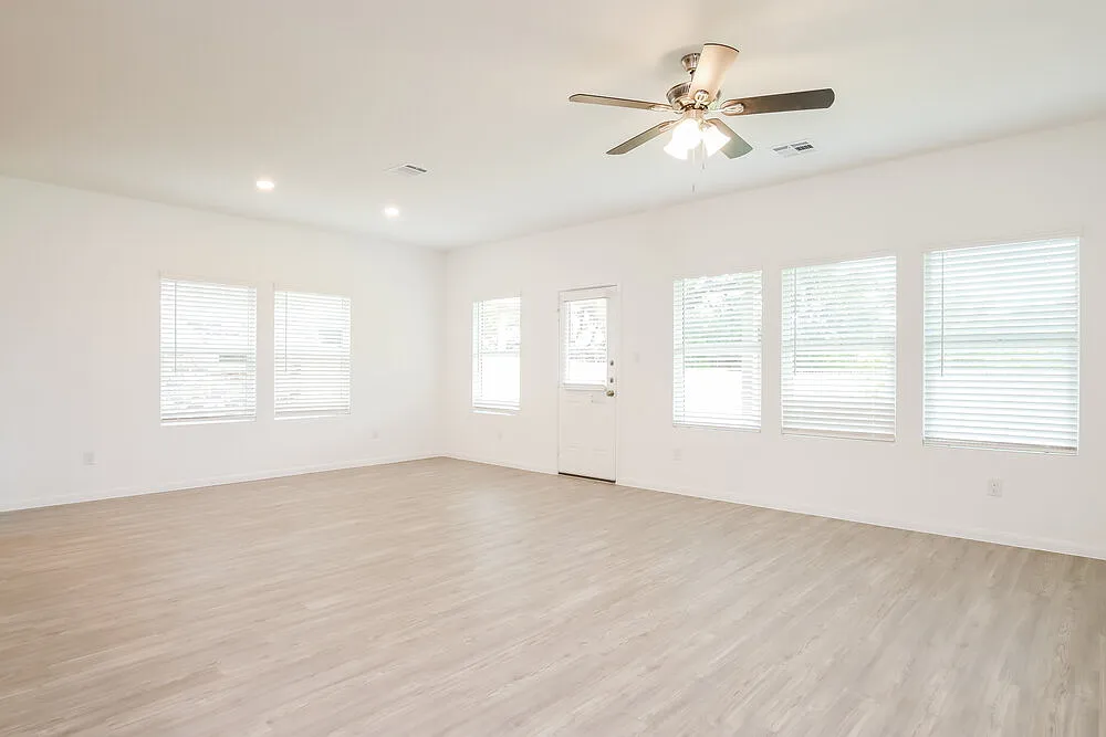5 bed, 3.5 bath, 2666 sqft, $2,430 — Photo 4