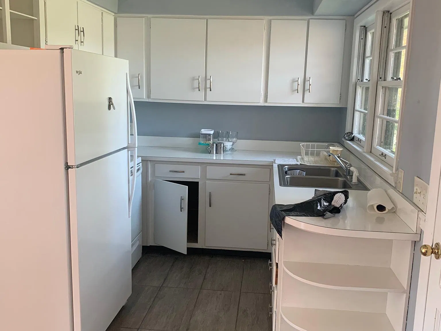 3 bed, 1.5 bath, 1100 sqft, $1,100 — Photo 3