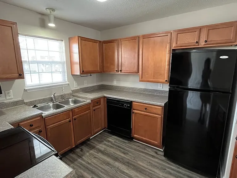 Meridian Park Apartments — Photo 22