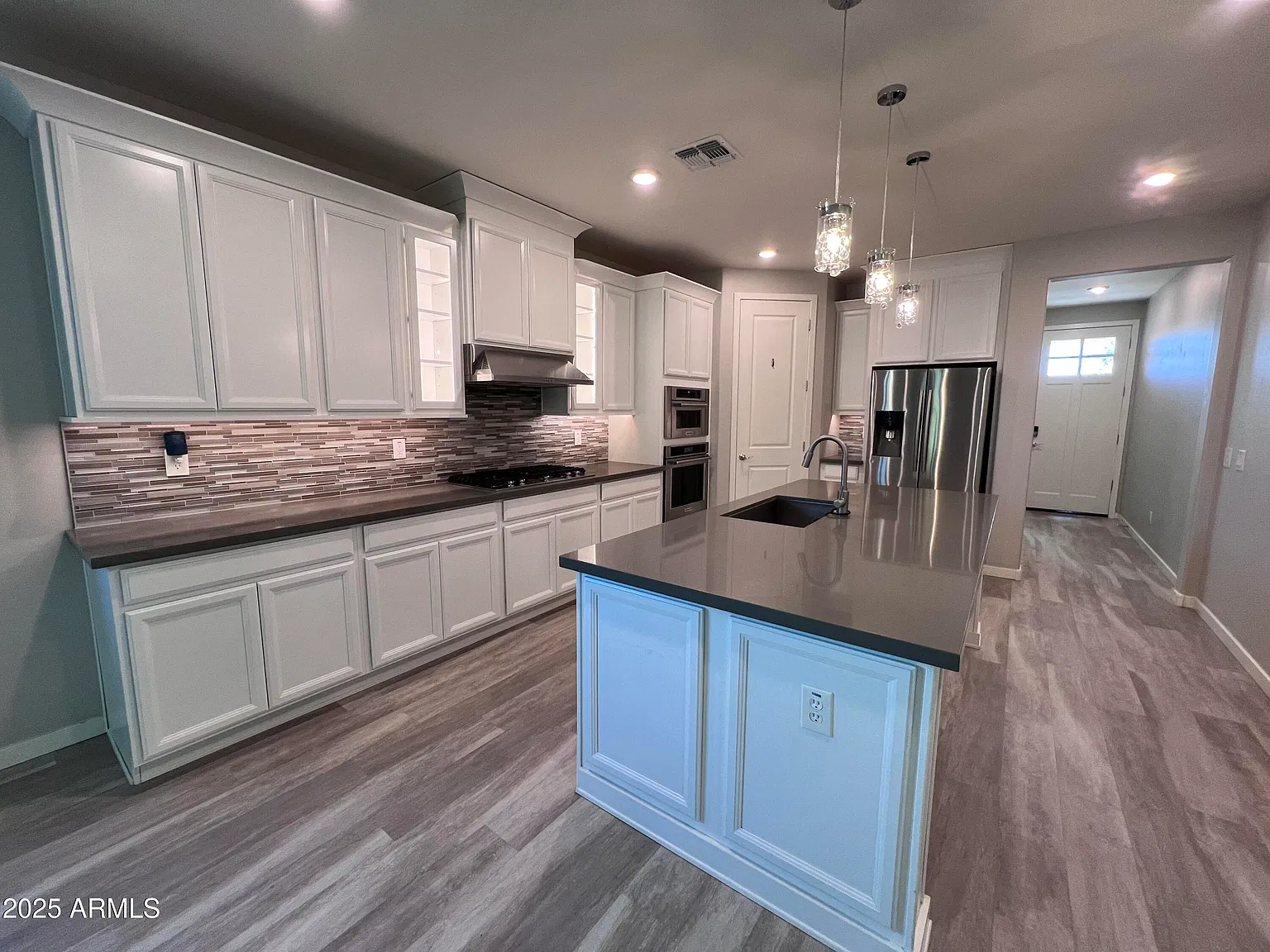3 bed, 2.0 bath, 1803 sqft, $2,550 — Photo 4
