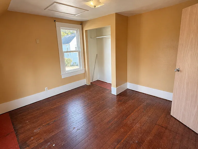 220 N D St — Photo 3
