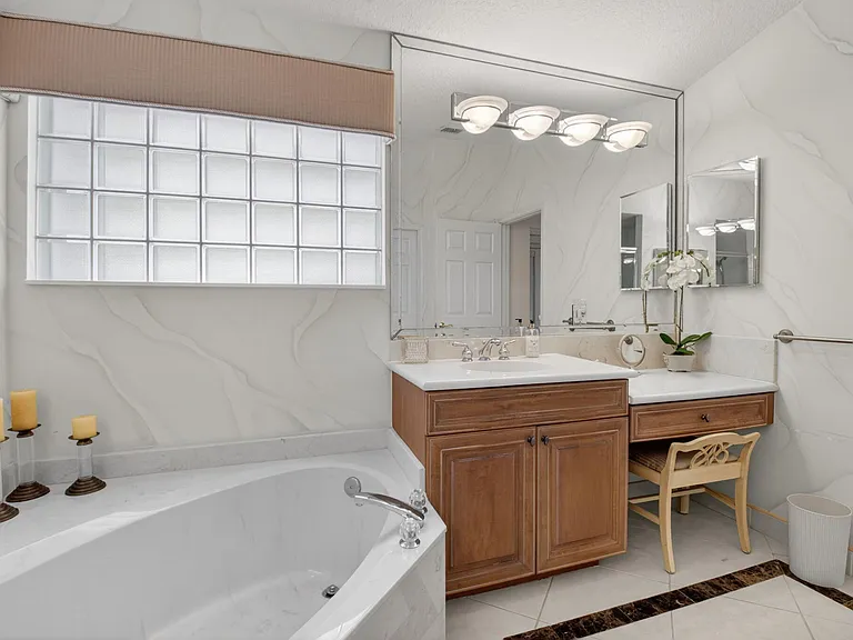 5256 Glenville Dr — Photo 35