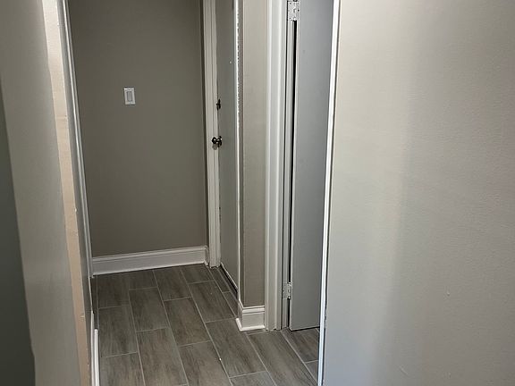 5th image of 341 W Hawthorne Cir APT 1