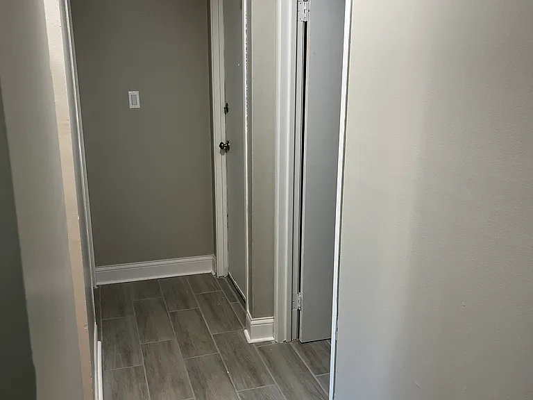 341 W Hawthorne Cir #1 — Photo 5
