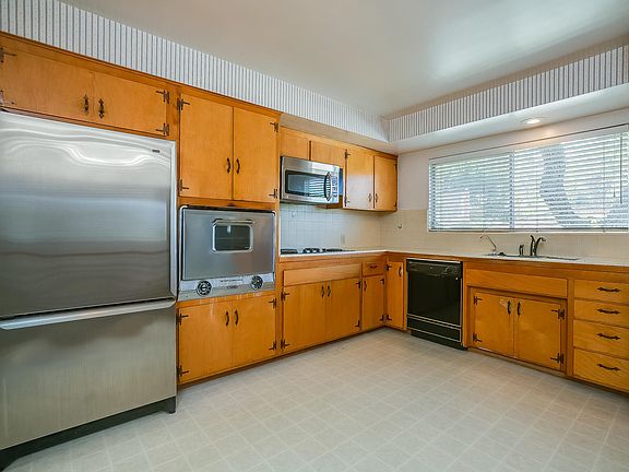5th image of 5401 Byron Ave
