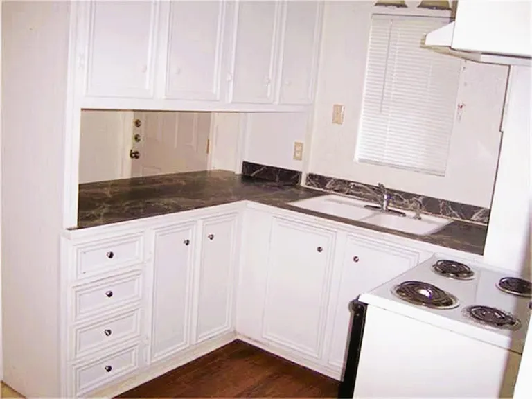 1833 Oriole Dr — Photo 2