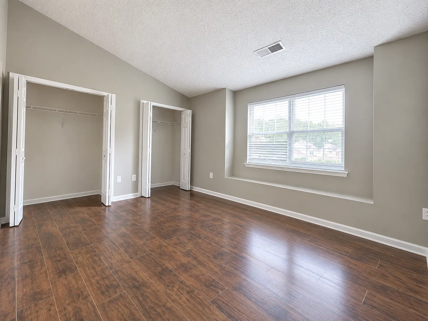 2 bed, 2.5 bath, 1114 sqft, $1,675 — Photo 4
