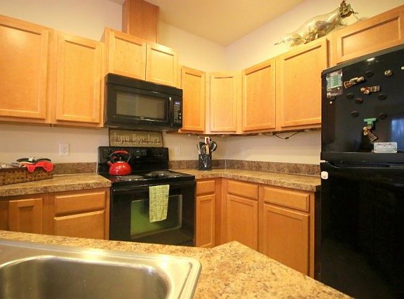 5th image of 1337 52nd St NE