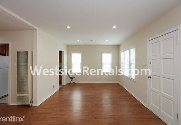 4th image of 7355 Waring Ave