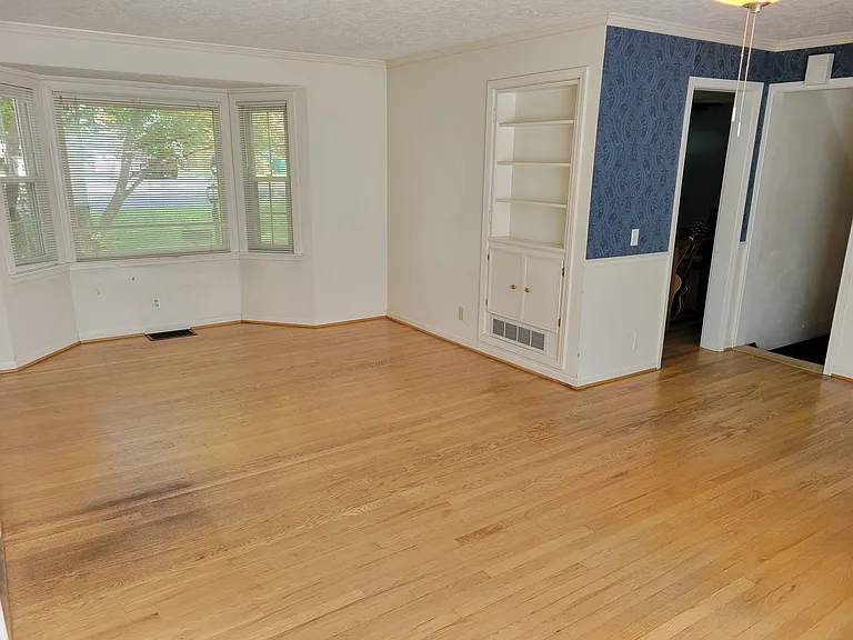 6720 Floyd St — Photo 3