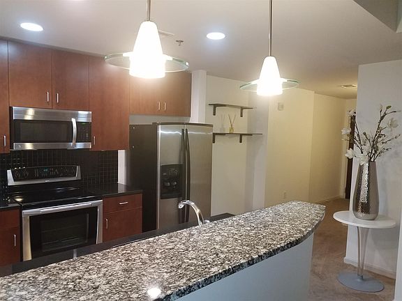 5th image of 415 Church St APT 2707