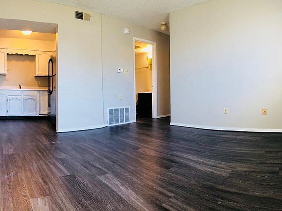 2nd image of 1008 Leavitt St #15893ee65