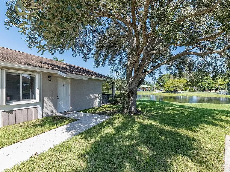 518 Woodgate Cir #E — Photo 22