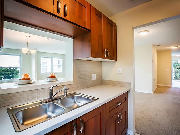 4th image of 5725 80th St N Unit 402