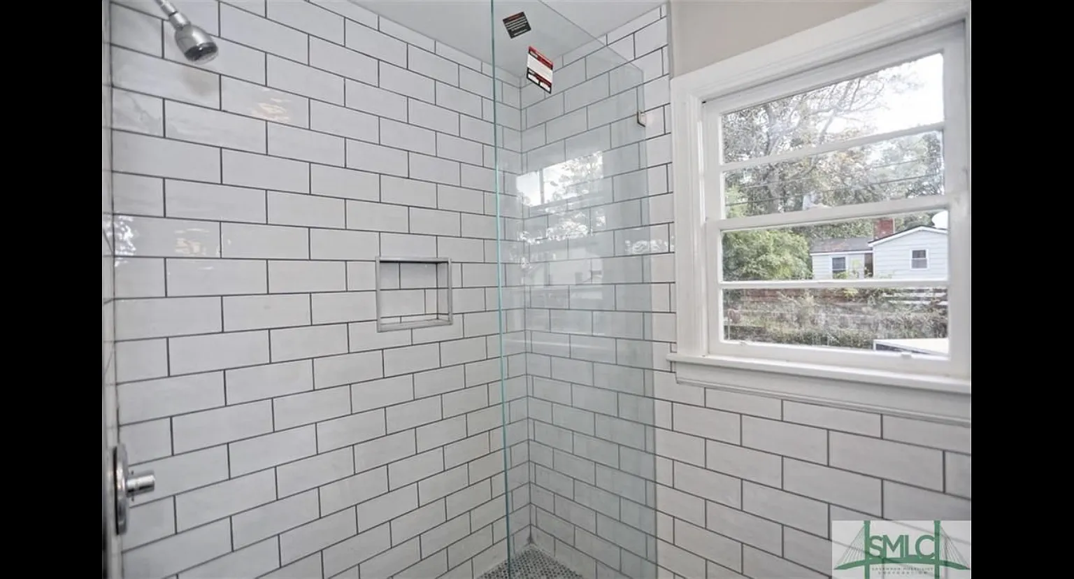 3 bed, 1200 sqft, $2,049 — Photo 4