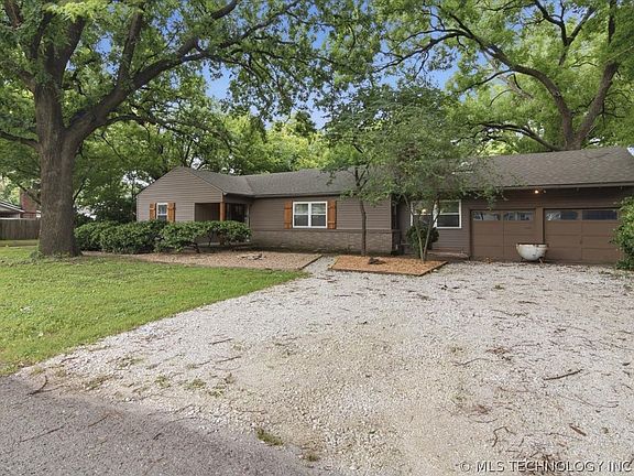 3rd image of 1440 E 55th Pl