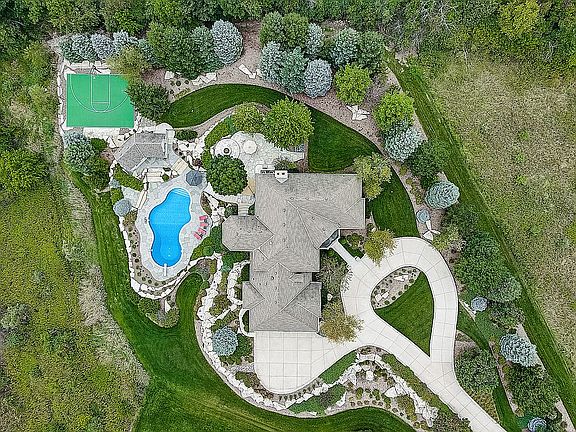 3rd image of N89W25254 Highland Preserve Ct